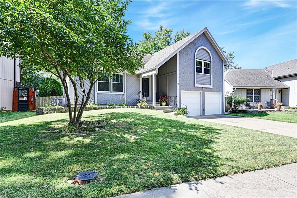 2117 E Arrowhead Circle — photo 2