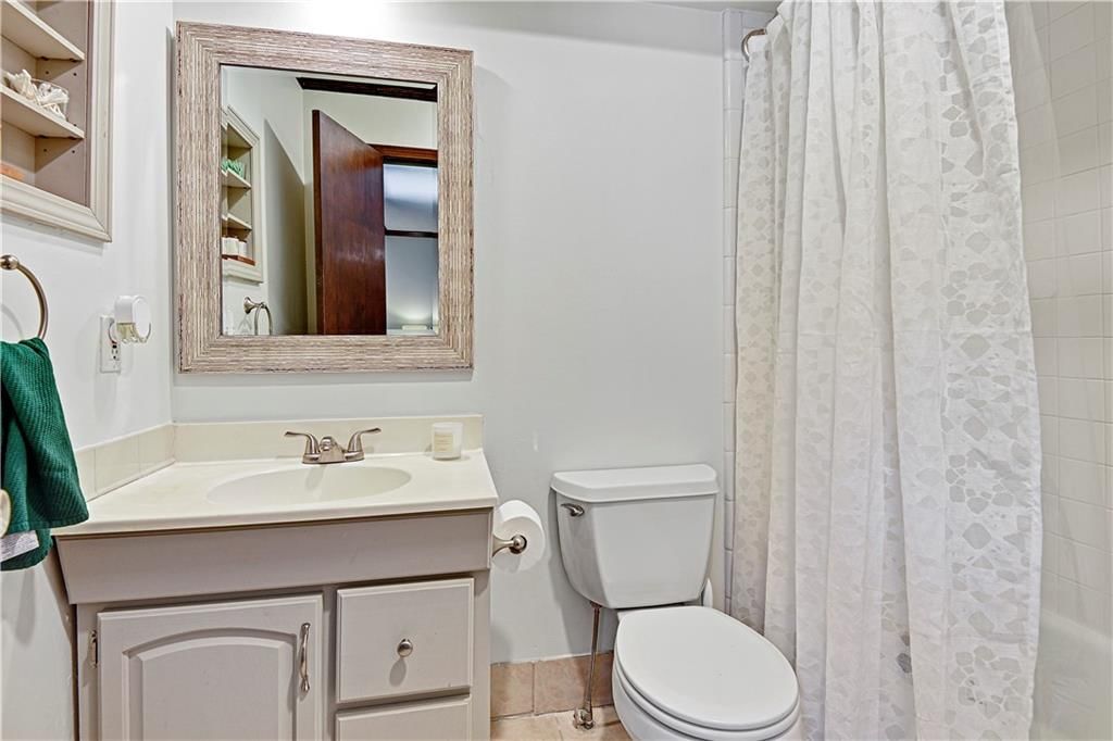 2117 E Arrowhead Circle — photo 17