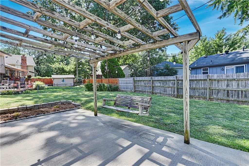 2117 E Arrowhead Circle — photo 25