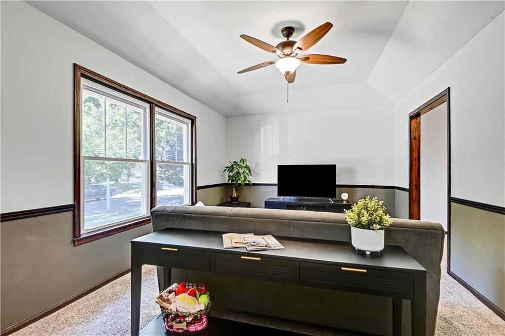 2117 E Arrowhead Circle — photo 6