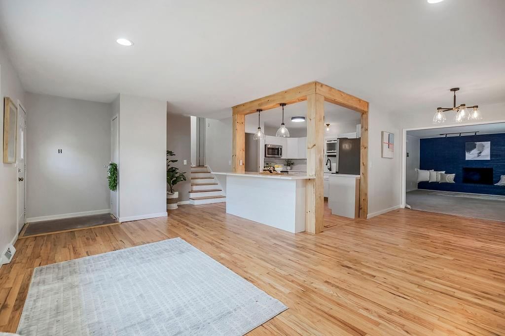 5328 N Smalley Avenue — photo 5