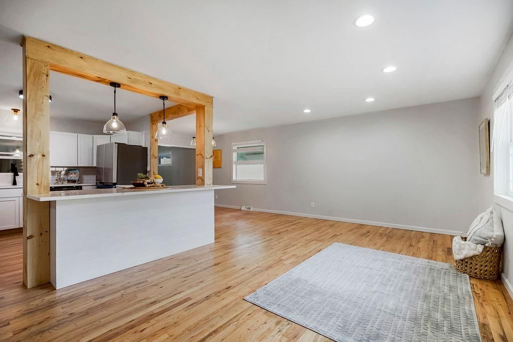 5328 N Smalley Avenue — photo 6