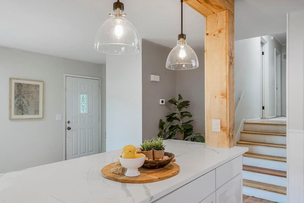 5328 N Smalley Avenue — photo 8
