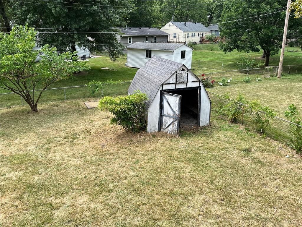 406 Village Drive — photo 34