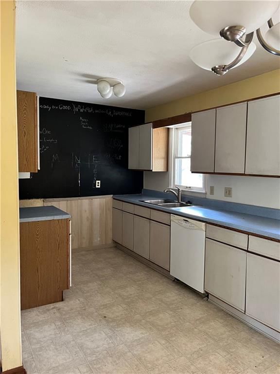 406 Village Drive — photo 5