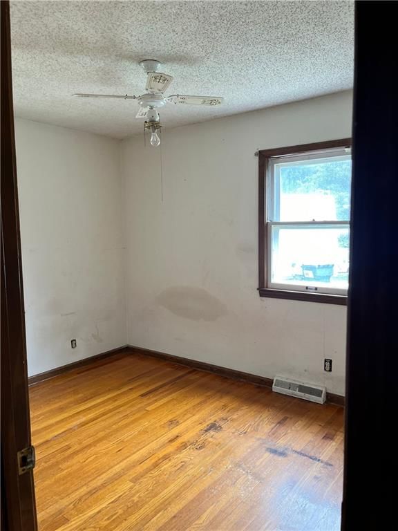 406 Village Drive — photo 7