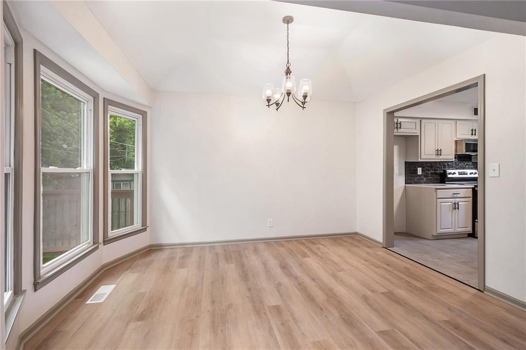 6824 NW Pleasant View Drive — photo 11