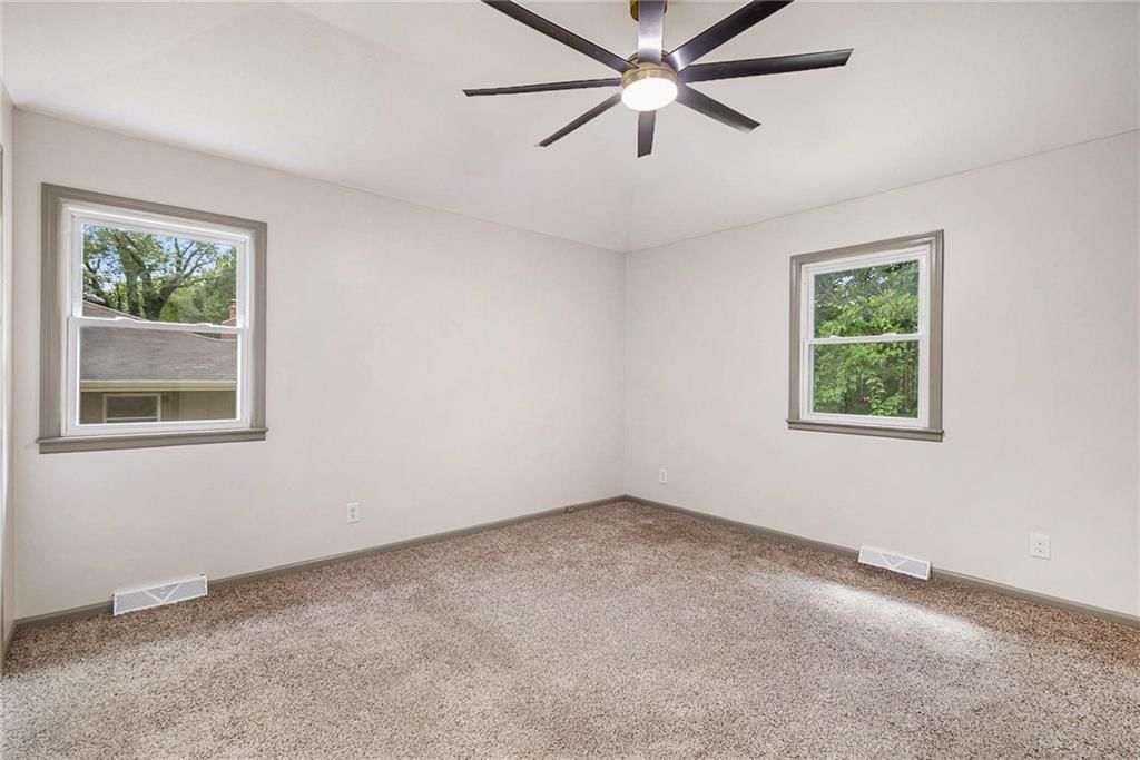 6824 NW Pleasant View Drive — photo 15