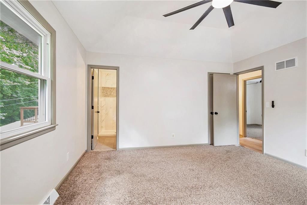 6824 NW Pleasant View Drive — photo 17
