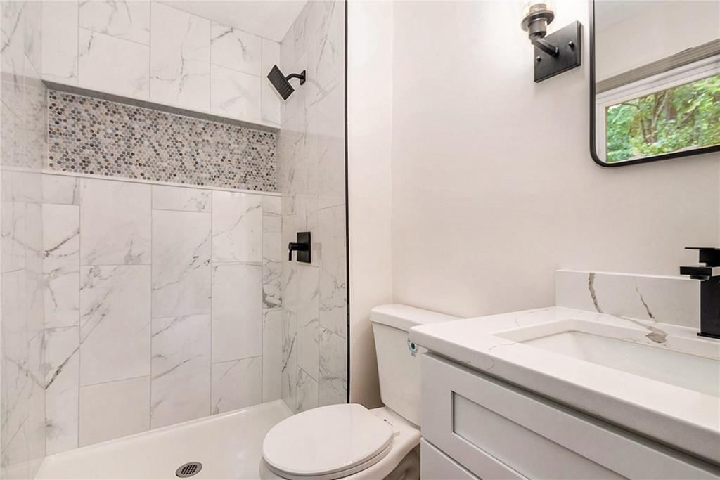 6824 NW Pleasant View Drive — photo 18