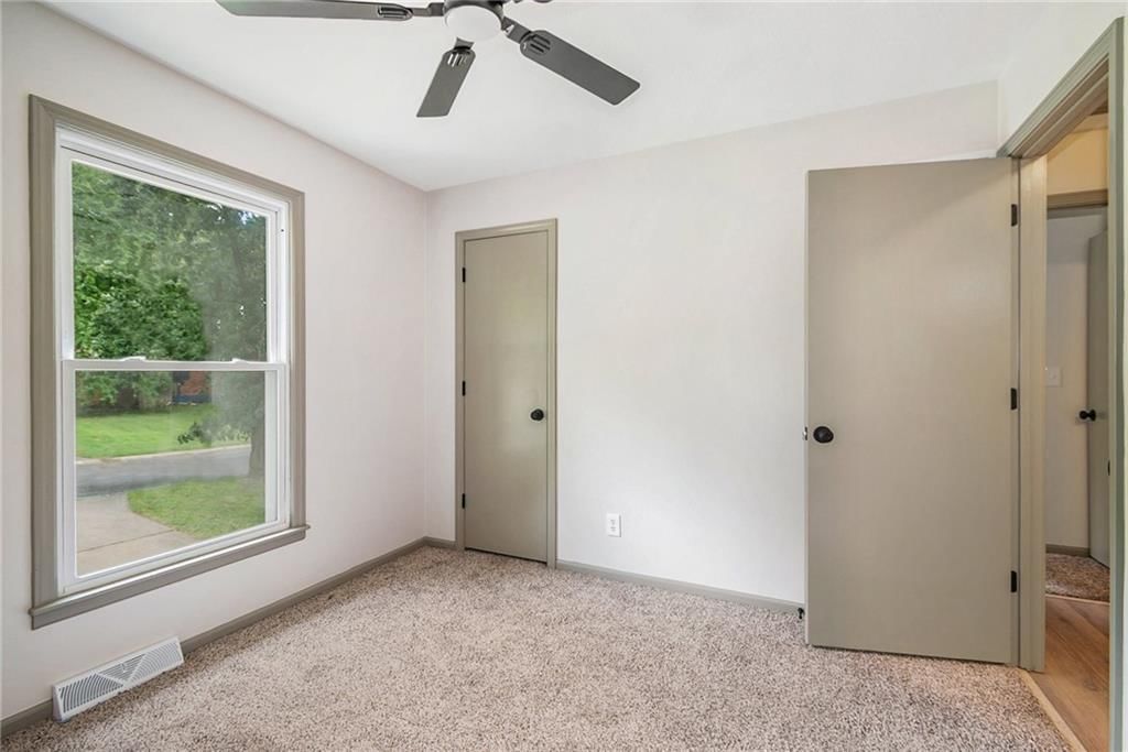 6824 NW Pleasant View Drive — photo 20