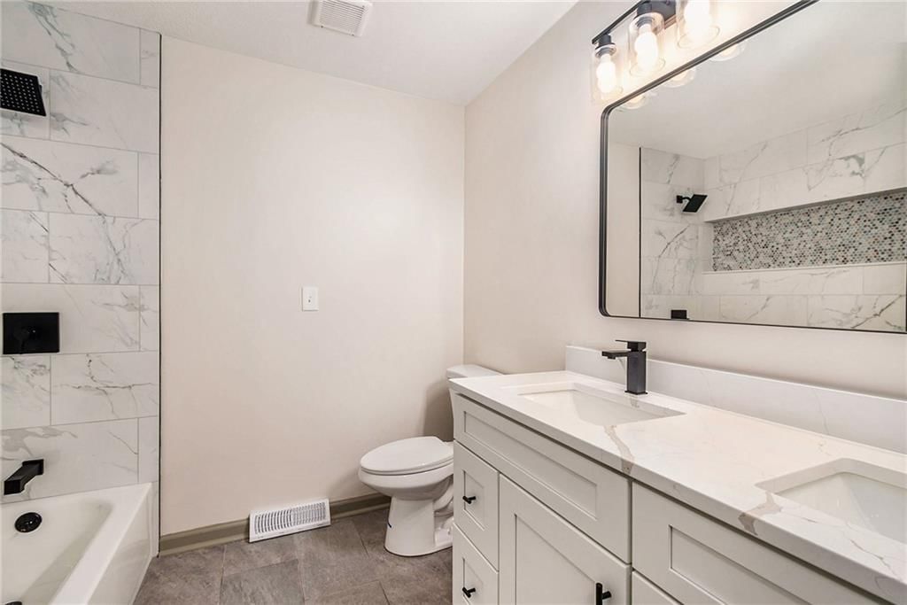 6824 NW Pleasant View Drive — photo 21