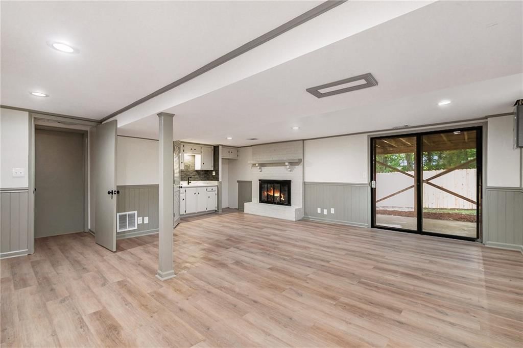 6824 NW Pleasant View Drive — photo 24