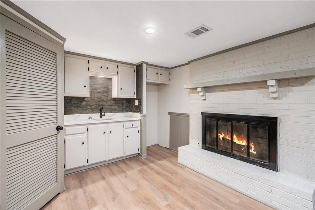 6824 NW Pleasant View Drive — photo 26