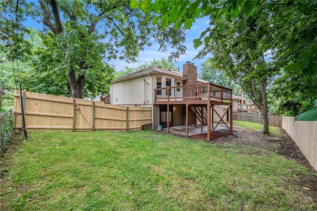 6824 NW Pleasant View Drive — photo 30