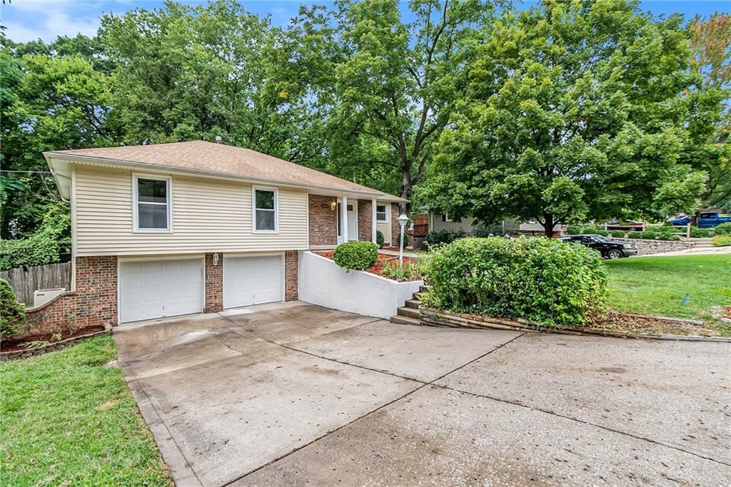 6824 NW Pleasant View Drive — photo 5