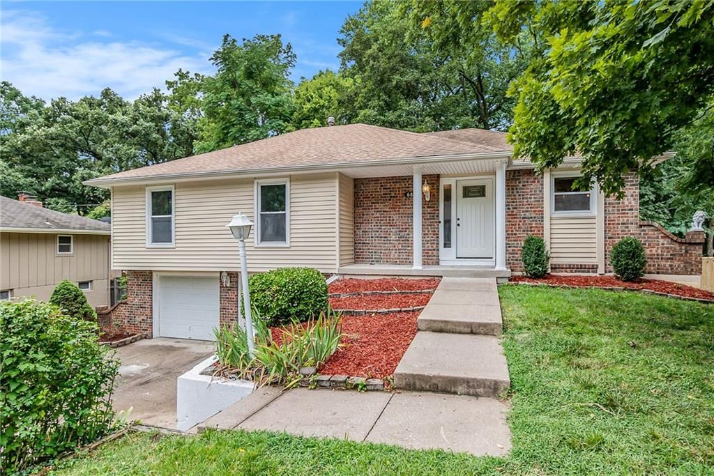 6824 NW Pleasant View Drive — photo 7
