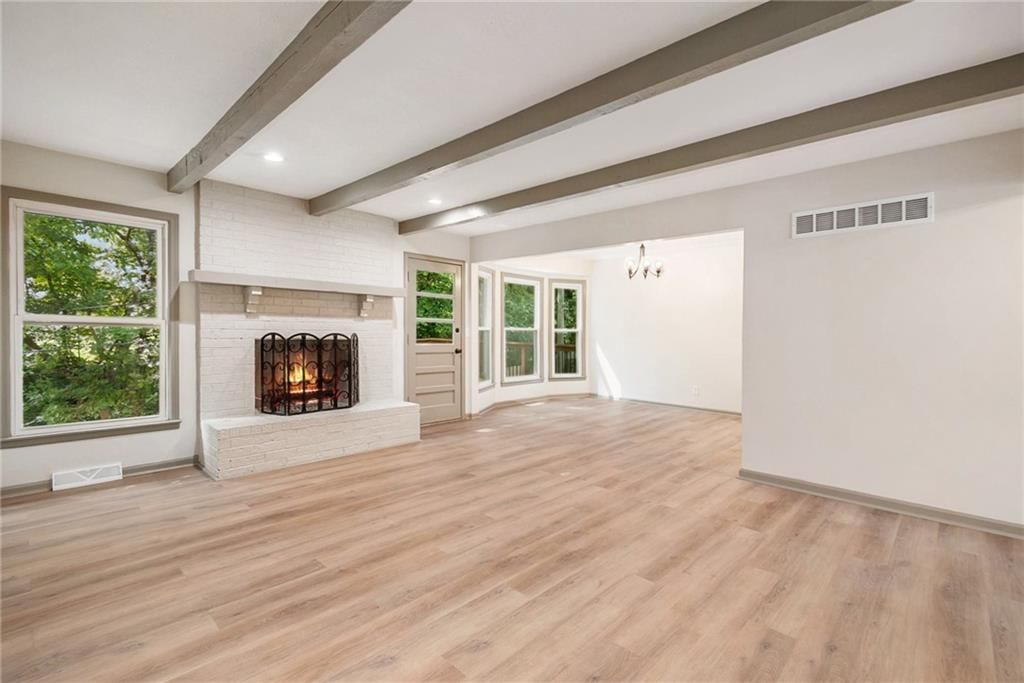 6824 NW Pleasant View Drive — photo 9