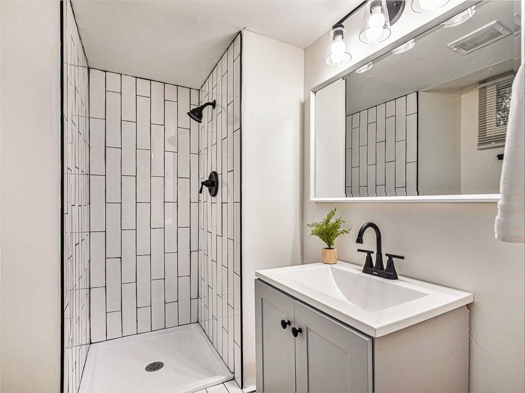 10323 Smalley Avenue — photo 14