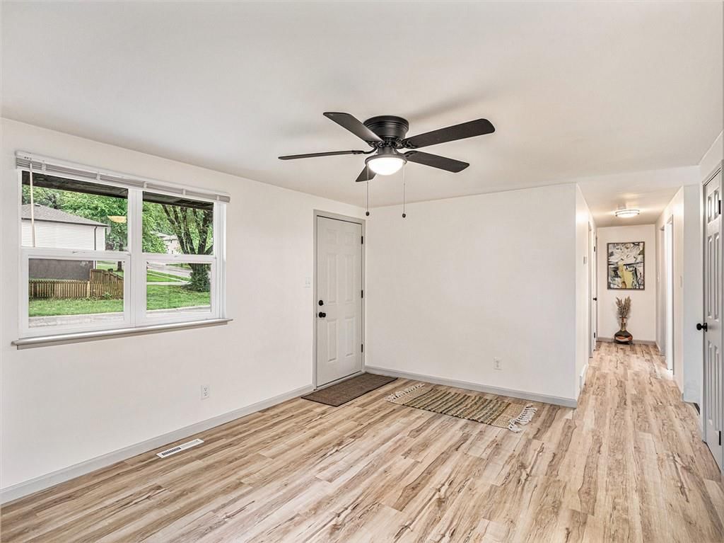 10323 Smalley Avenue — photo 3