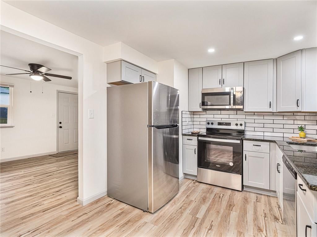 10323 Smalley Avenue — photo 6