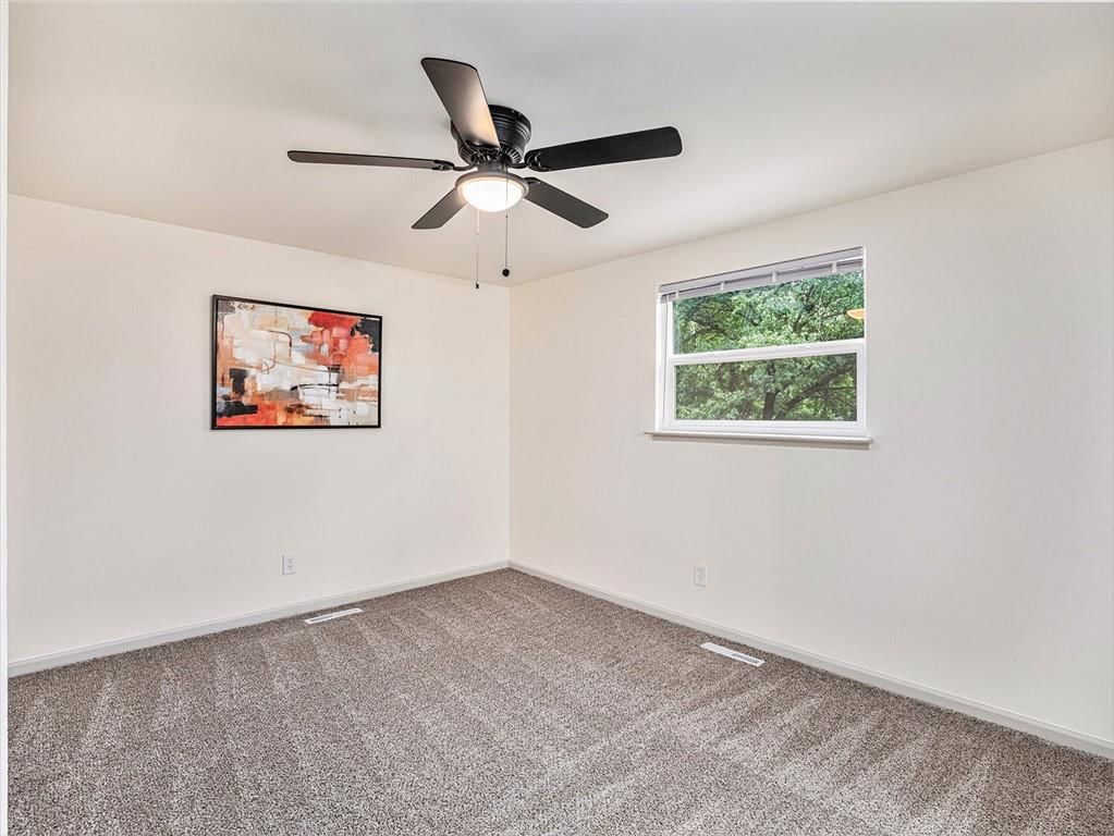 10323 Smalley Avenue — photo 8