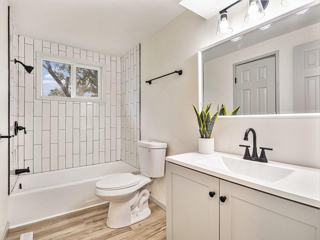 10323 Smalley Avenue — photo 10