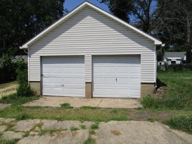 916 S Vermont Street — photo 24
