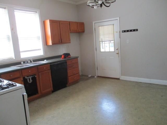 916 S Vermont Street — photo 5