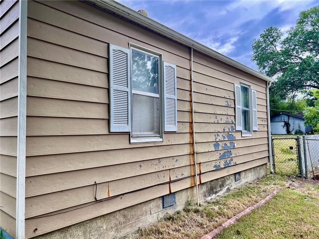 1109 W 1st Street — photo 37