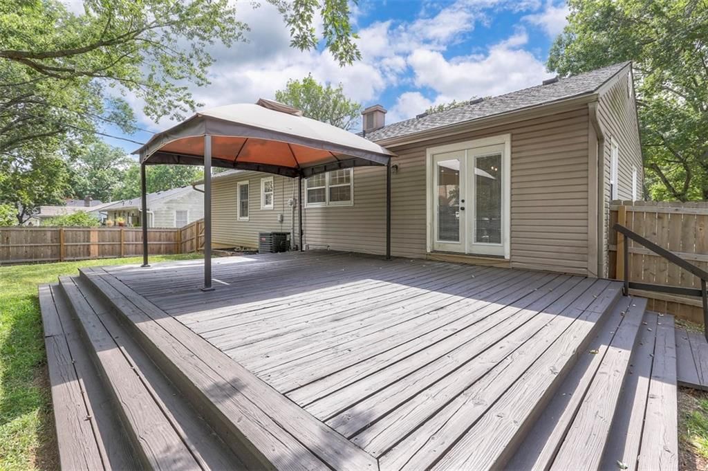 4815 NE Chouteau Drive — photo 19