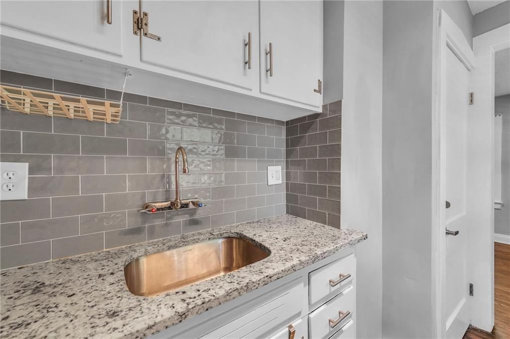 724 W 77th Street — photo 11