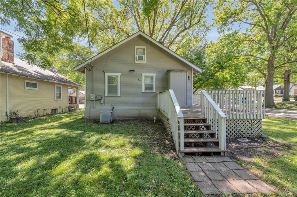 724 W 77th Street — photo 25