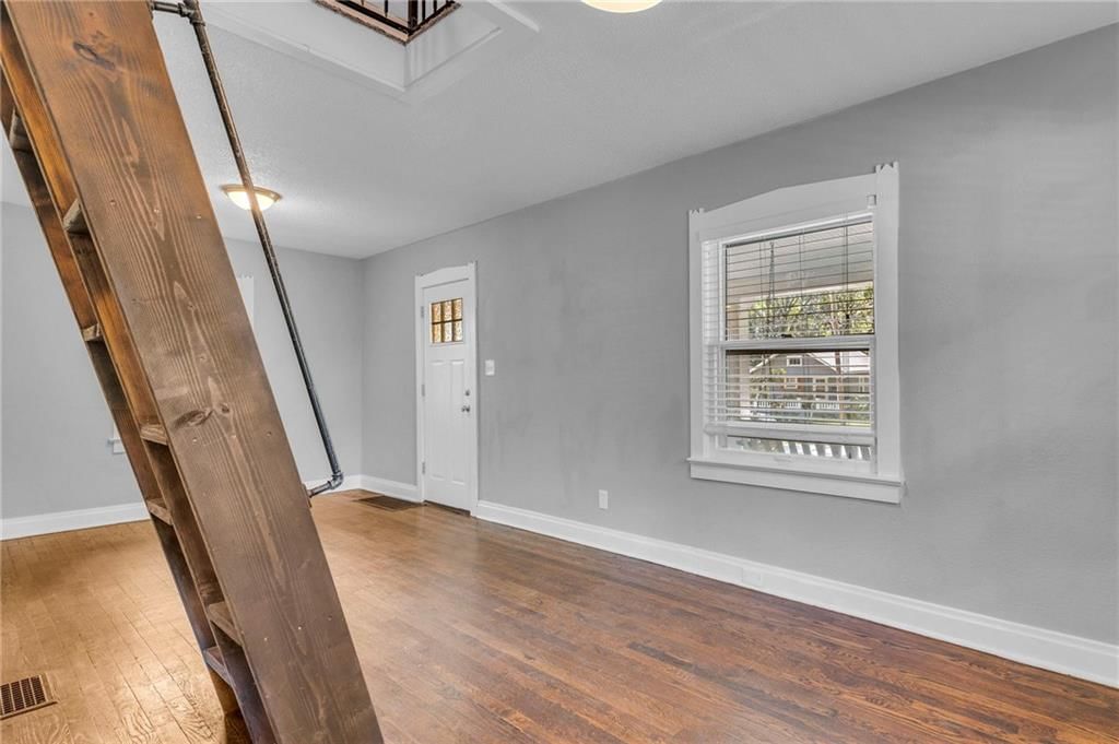724 W 77th Street — photo 6