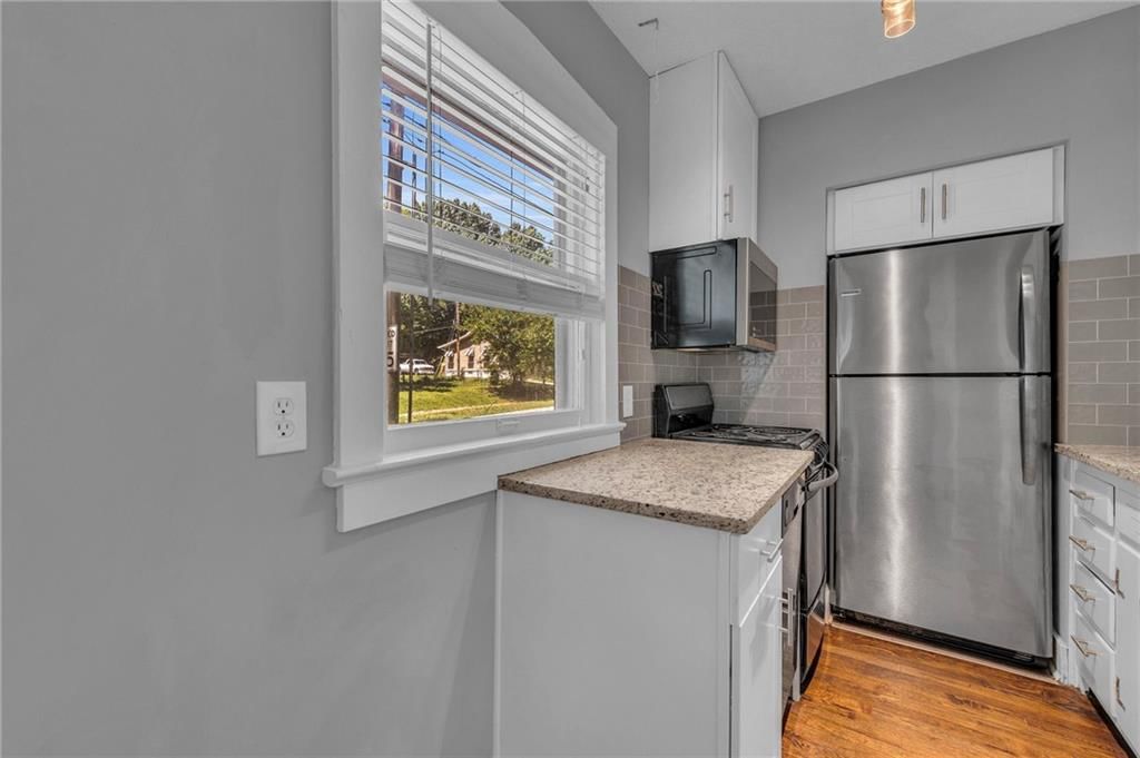 724 W 77th Street — photo 10