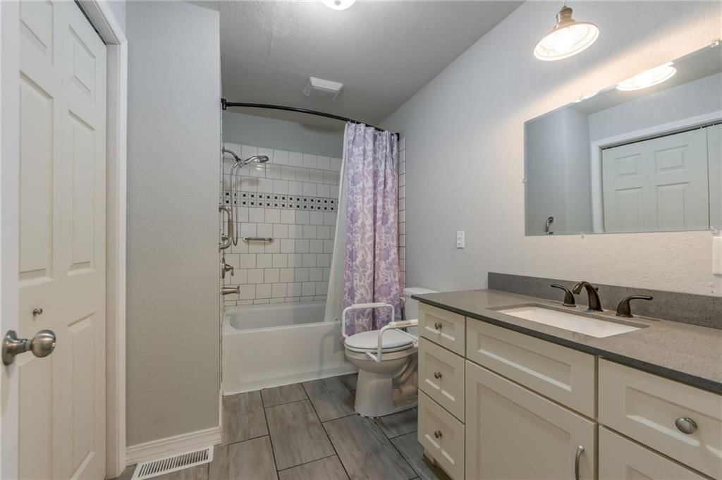 202 W Hortense Street — photo 14