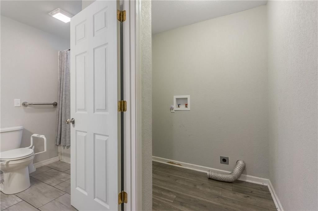 202 W Hortense Street — photo 16