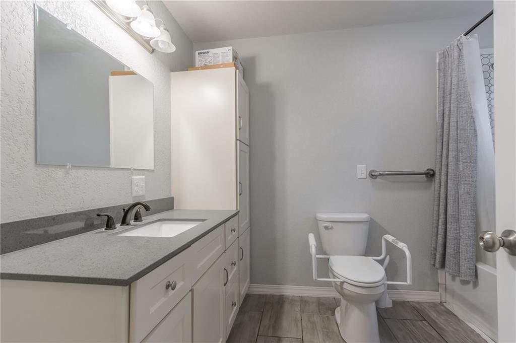 202 W Hortense Street — photo 17