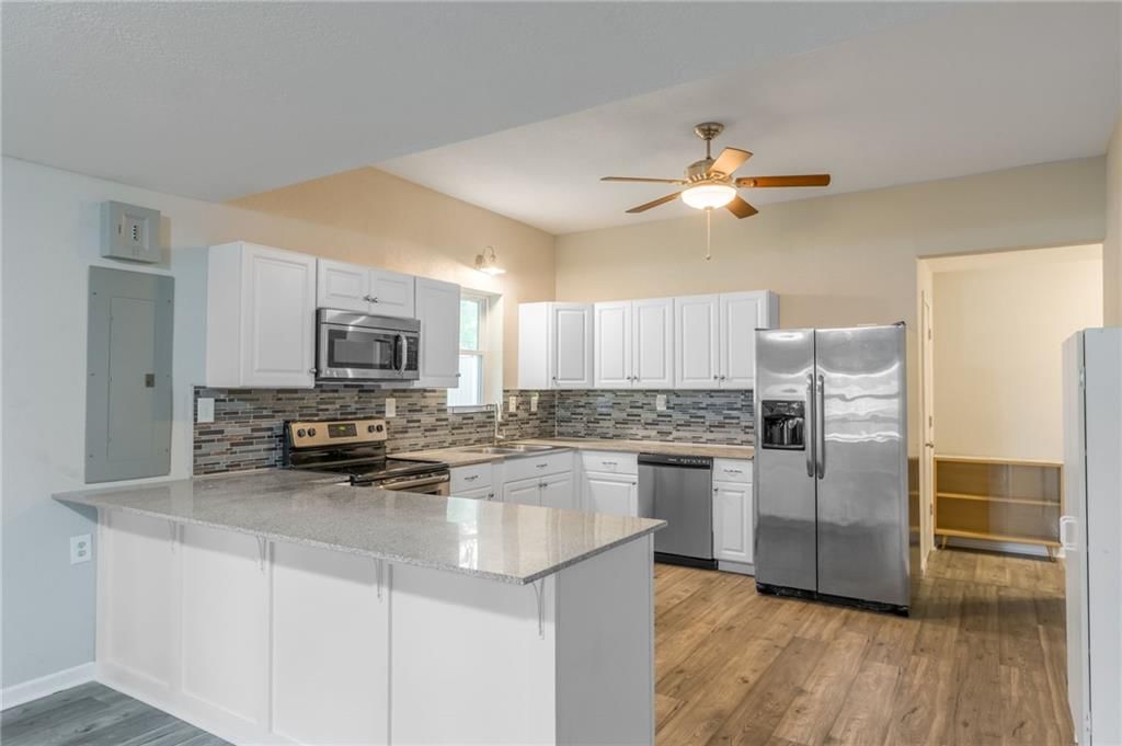 202 W Hortense Street — photo 8