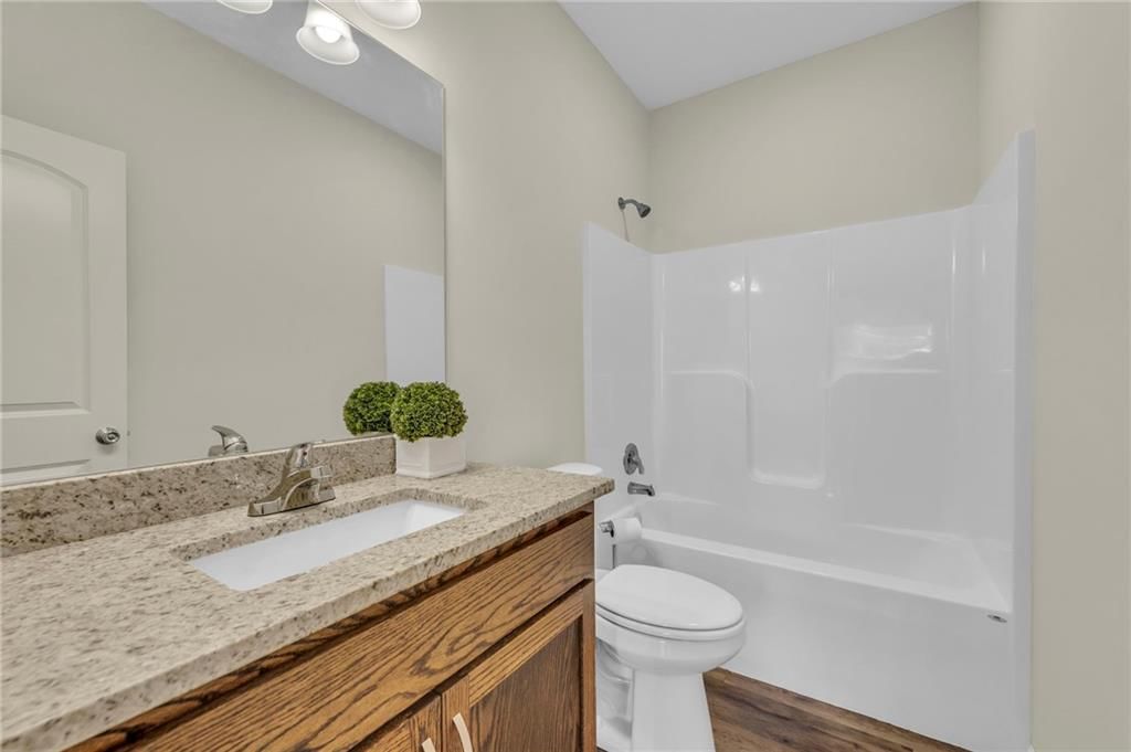 407 NE Poplar Court — photo 15
