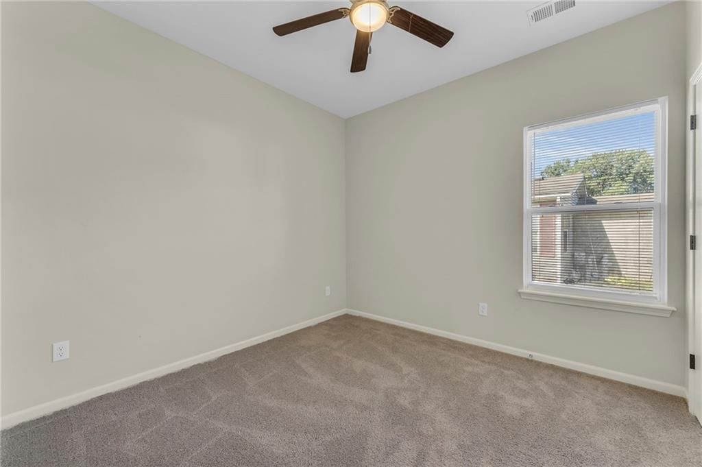 407 NE Poplar Court — photo 16