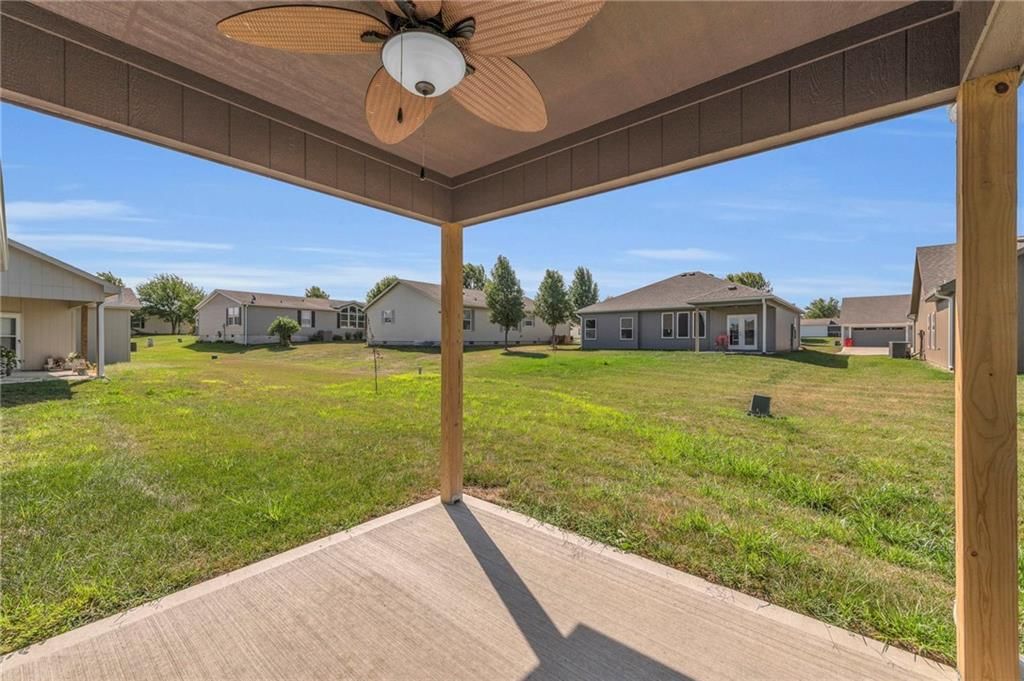 407 NE Poplar Court — photo 24