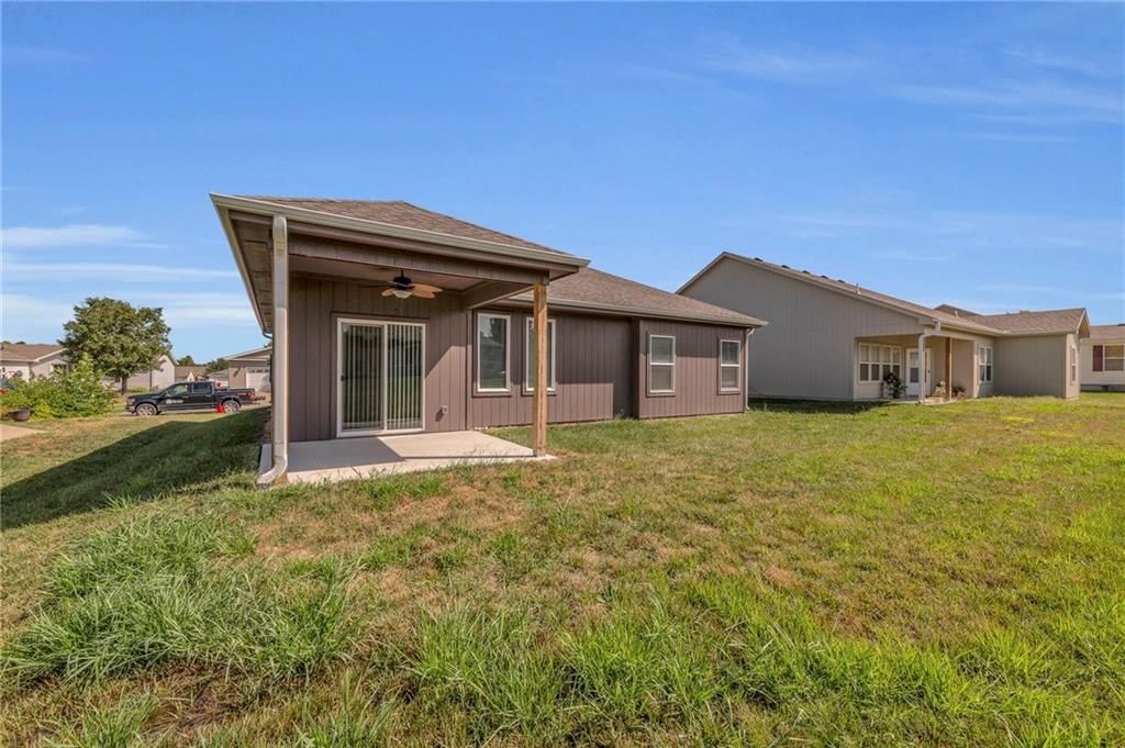 407 NE Poplar Court — photo 25