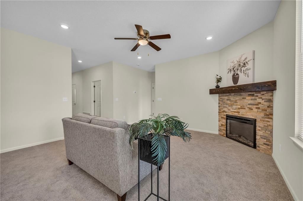 407 NE Poplar Court — photo 8