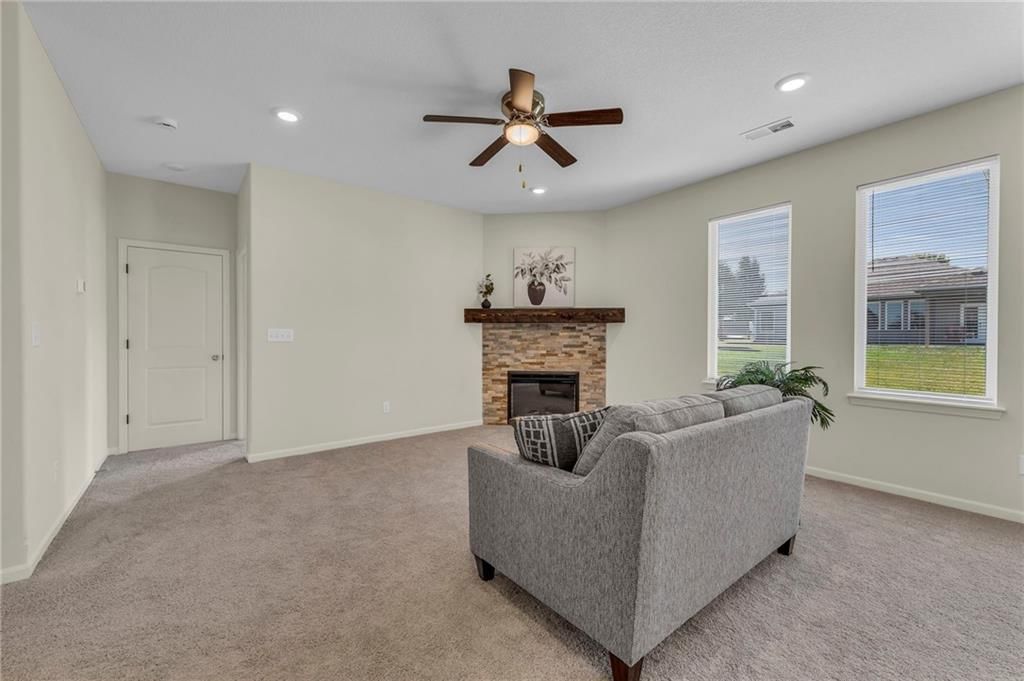 407 NE Poplar Court — photo 9