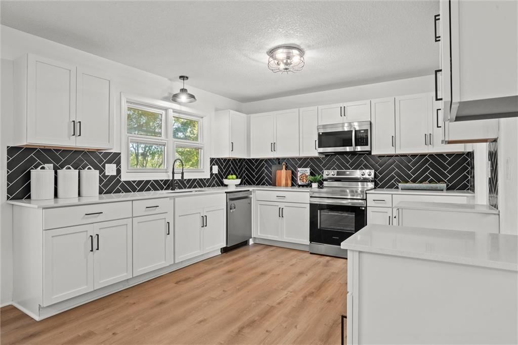 7005 NW Cross Road — photo 13