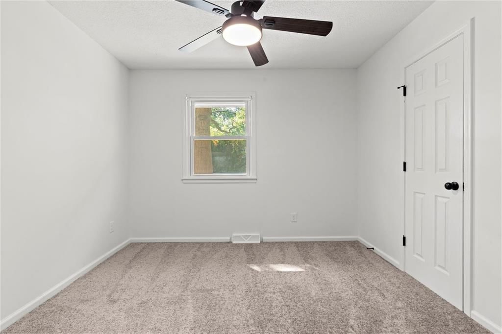 7005 NW Cross Road — photo 27