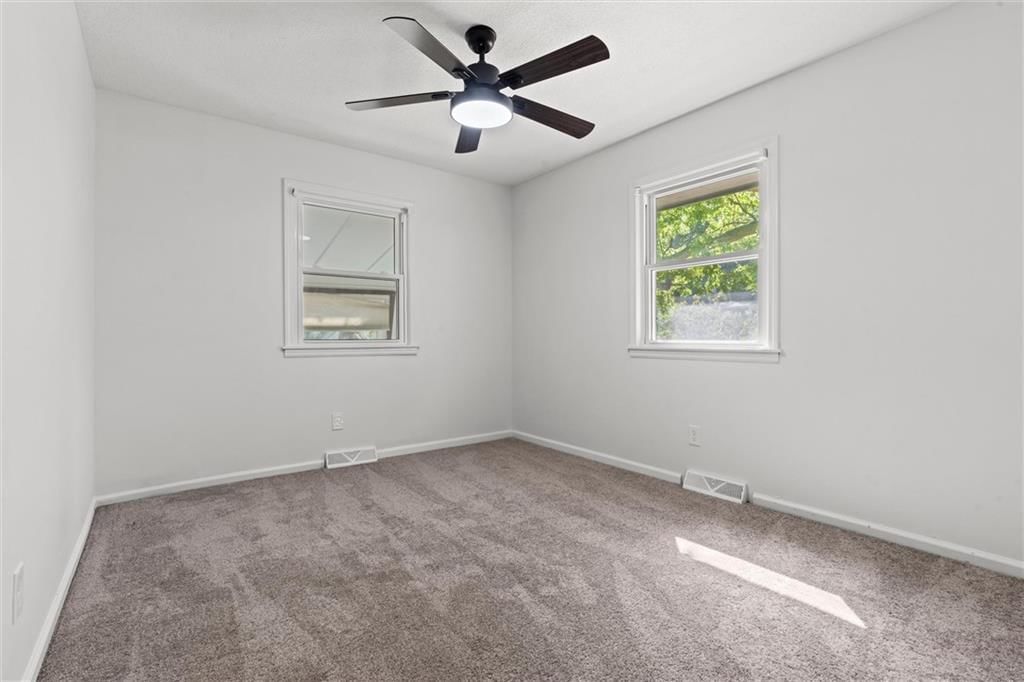 7005 NW Cross Road — photo 28