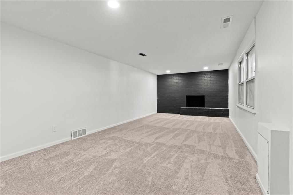 7005 NW Cross Road — photo 33