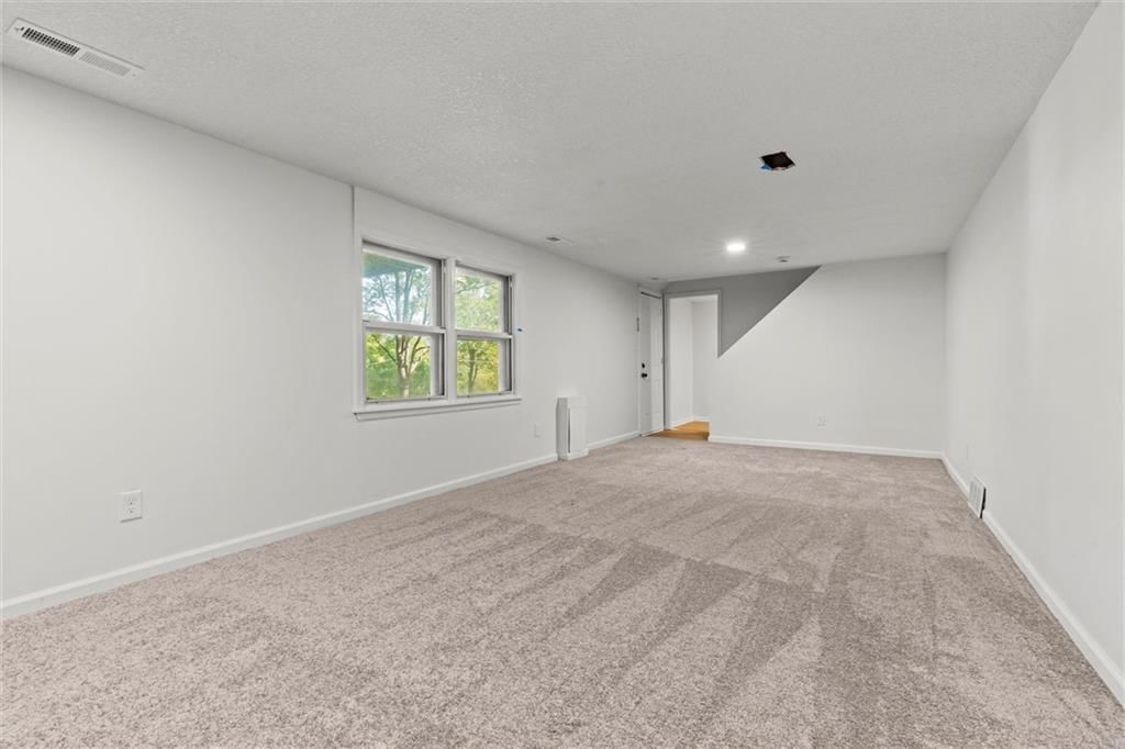 7005 NW Cross Road — photo 35
